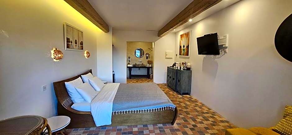 L Amourier chambres charme et confort avec Jacuzzi ou baignoire XXL