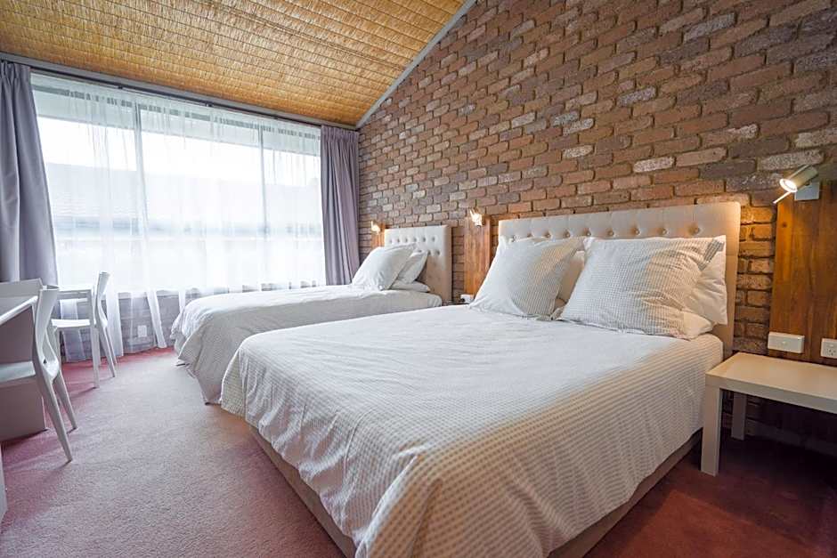 Farnham Court Motel and Restaurant