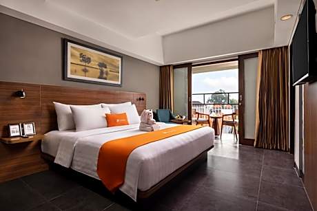 Premier Deluxe Double Room with Balcony with Free Daily Mini Bar