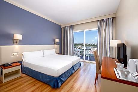 Twin Room with Partial Sea View