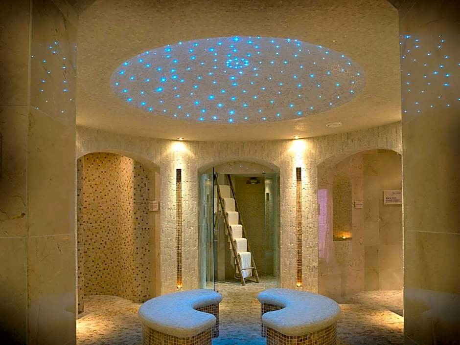 Westport Plaza Hotel, Spa & Leisure