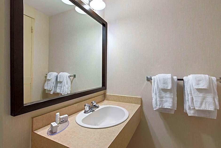 Travelodge by Wyndham Thunder Bay ON