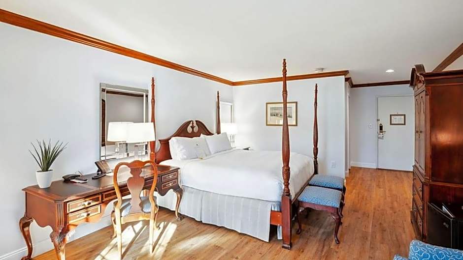 Avon Old Farms Hotel