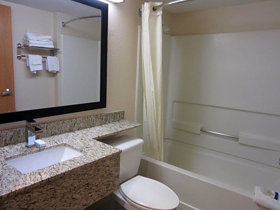 Travelodge by Wyndham Arlington/Dallas Area