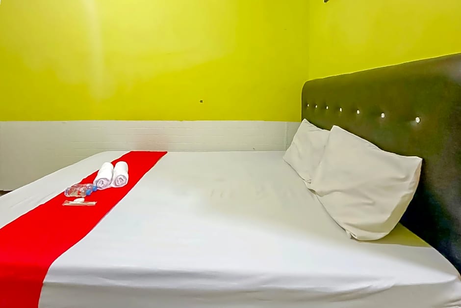 WILUDJENG Guest House near Alun Alun Sragen Mitra RedDoorz