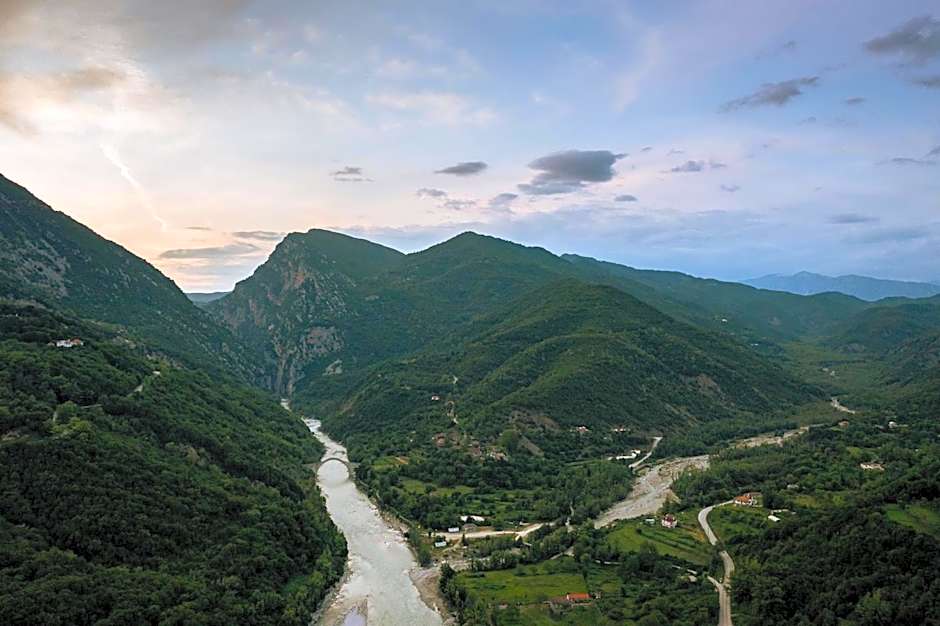Gefiri Plakas Hotel, Tzoumerka