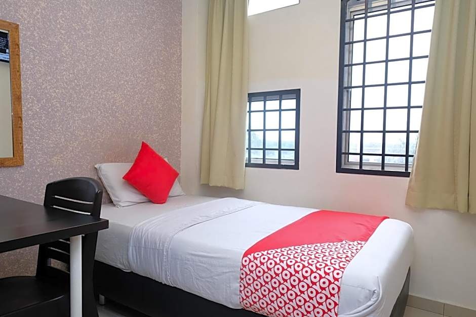 Hotel De' Tees, Masai Utama