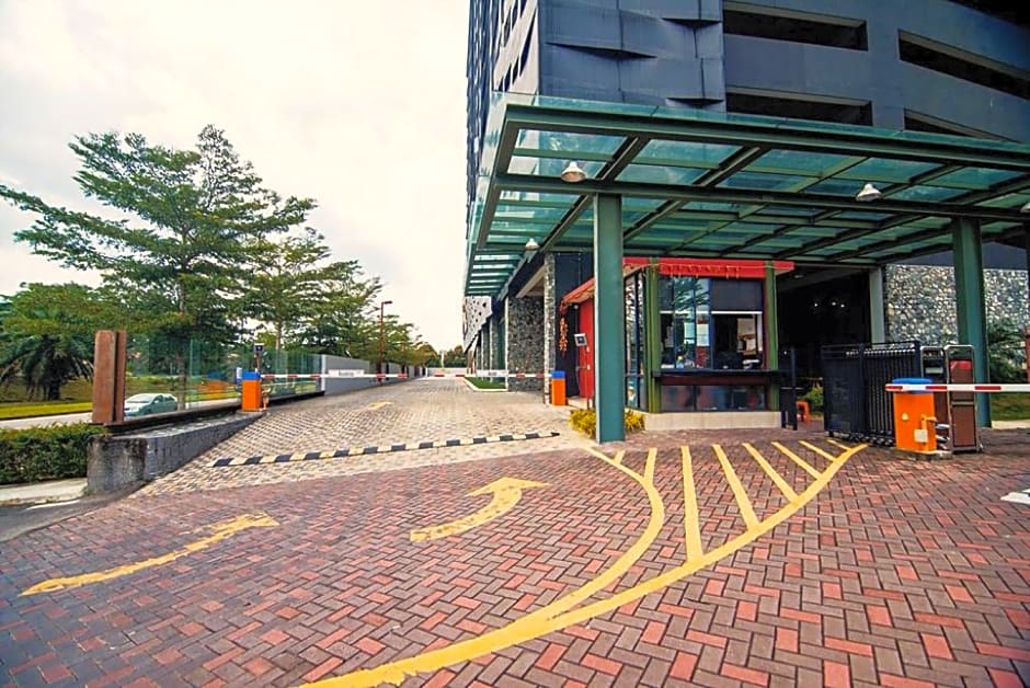 Cube 8teens Boutique Suite by Nest Home