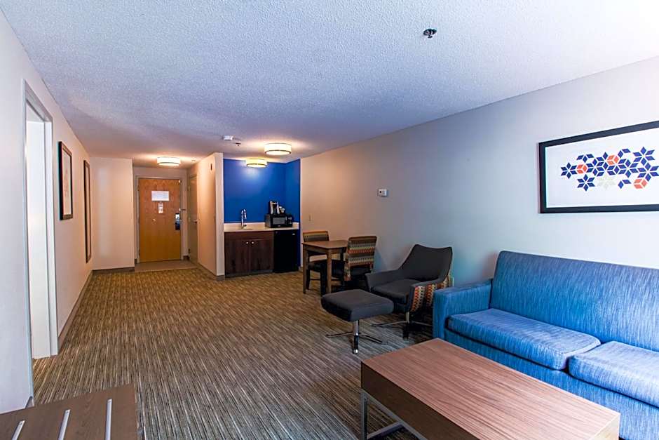 Holiday Inn Express & Suites Lincoln East - White Mountains By IHG