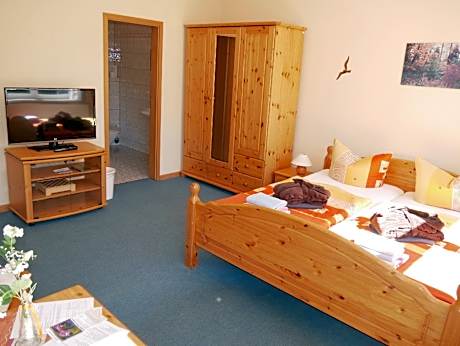 Doppelzimmer-Groß-Eigenes Badezimmer-Gartenblick