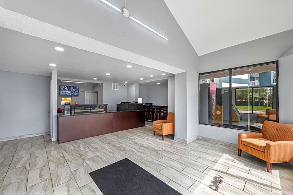 Super 8 by Wyndham Portsmouth - Norfolk