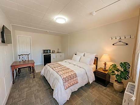 Queen Room
