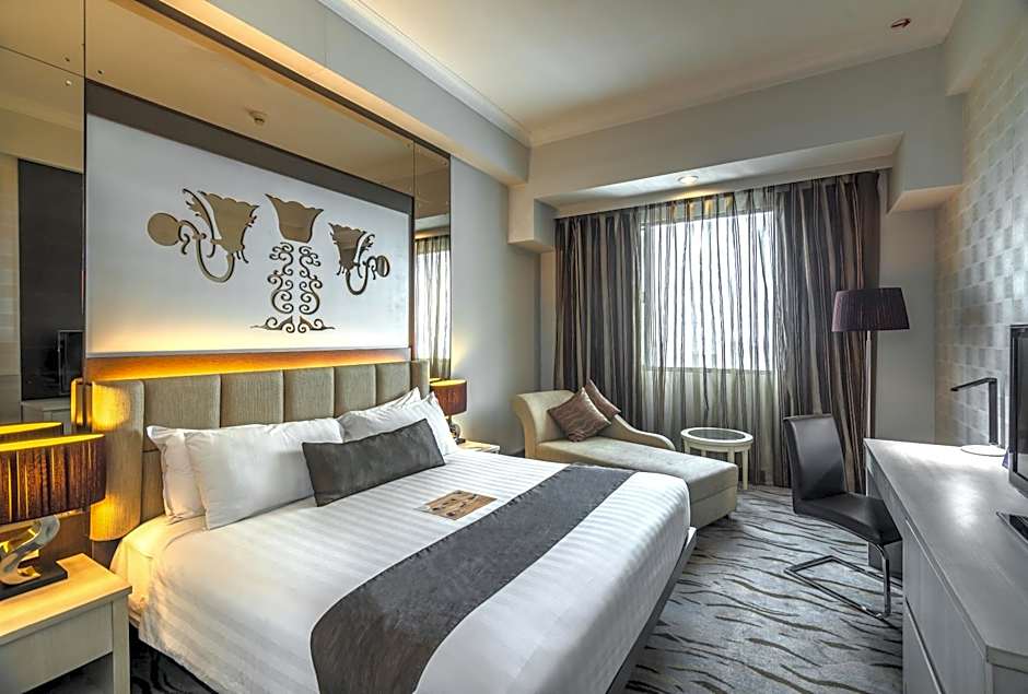 Photo 1 of 5 of Executive 1 King Bed