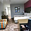 La Quinta Inn & Suites by Wyndham Dallas Grand Prairie North