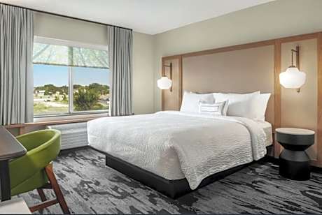 King Room with Roll-In Shower and Transfer Shower - Mobility Access/Hearing Accessible