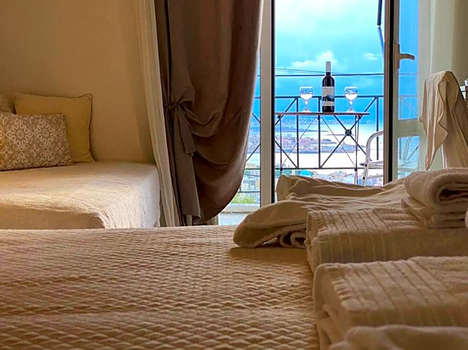 Akrotiri Hotel