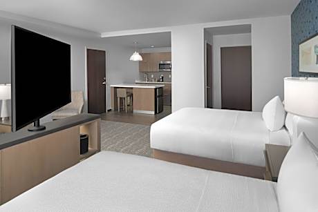 Studio Suite with Two Queen Beds and Kitchen