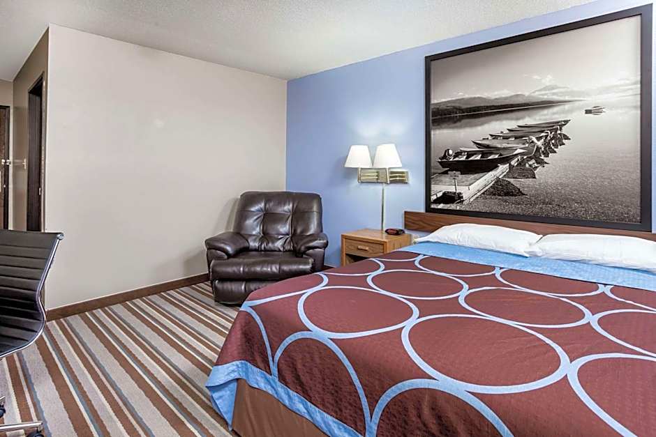 Photo 1 of 6 of 1 King Bed, Nonsmoking