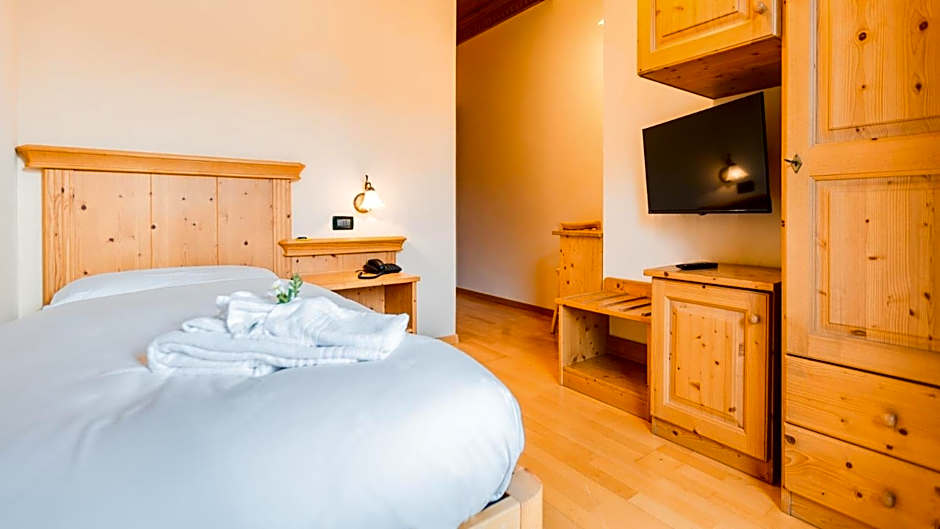 HOTEL DOLOMITI di De Martin D Oscar