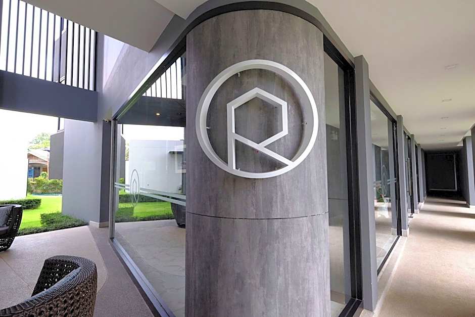 R Photo Hotel