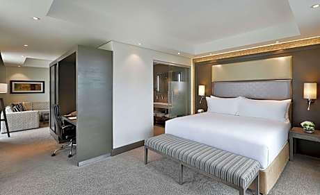 Deluxe King Suite