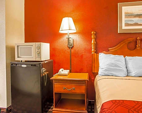 1 Queen Bed, Smoking