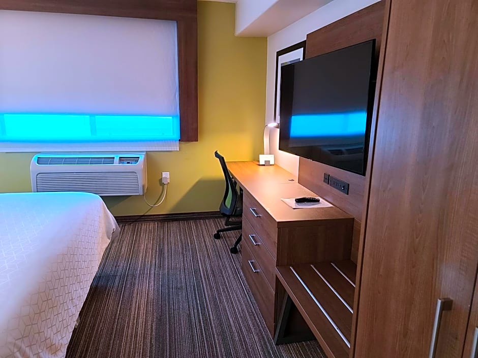 Holiday Inn Express Hotel & Suites Woodland Hills By IHG