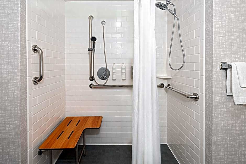 Hampton Inn By Hilton & Suites Cleveland-Beachwood