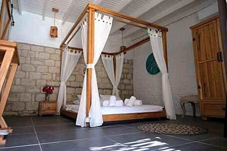 Queen Room with Pool View