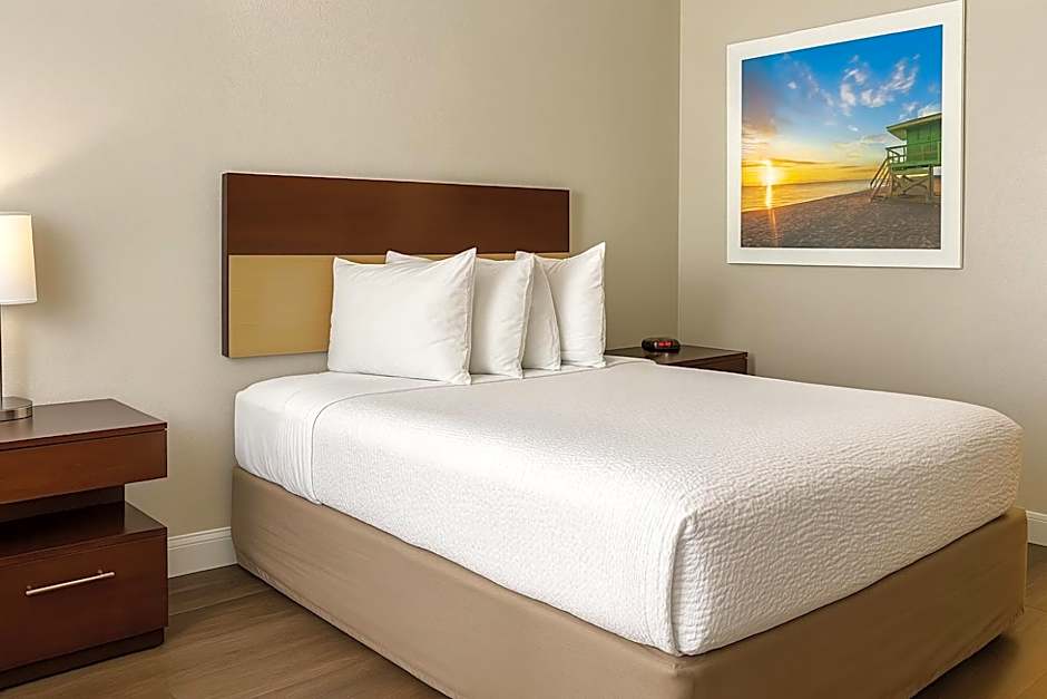 Days Inn by Wyndham Bradenton I-75