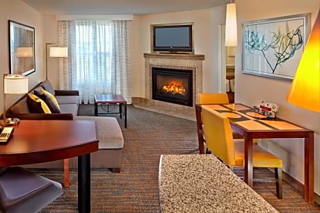 One-Bedroom Suite with Fireplace