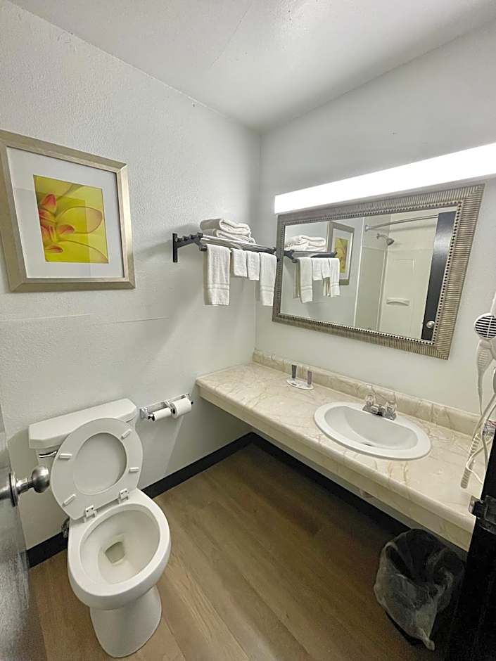 Days Inn by Wyndham Erie