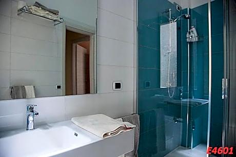 Deluxe Double Room (2 Adults + 1 Child)