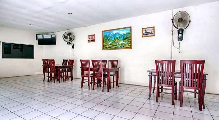 RedDoorz Plus near Galaxy Mall