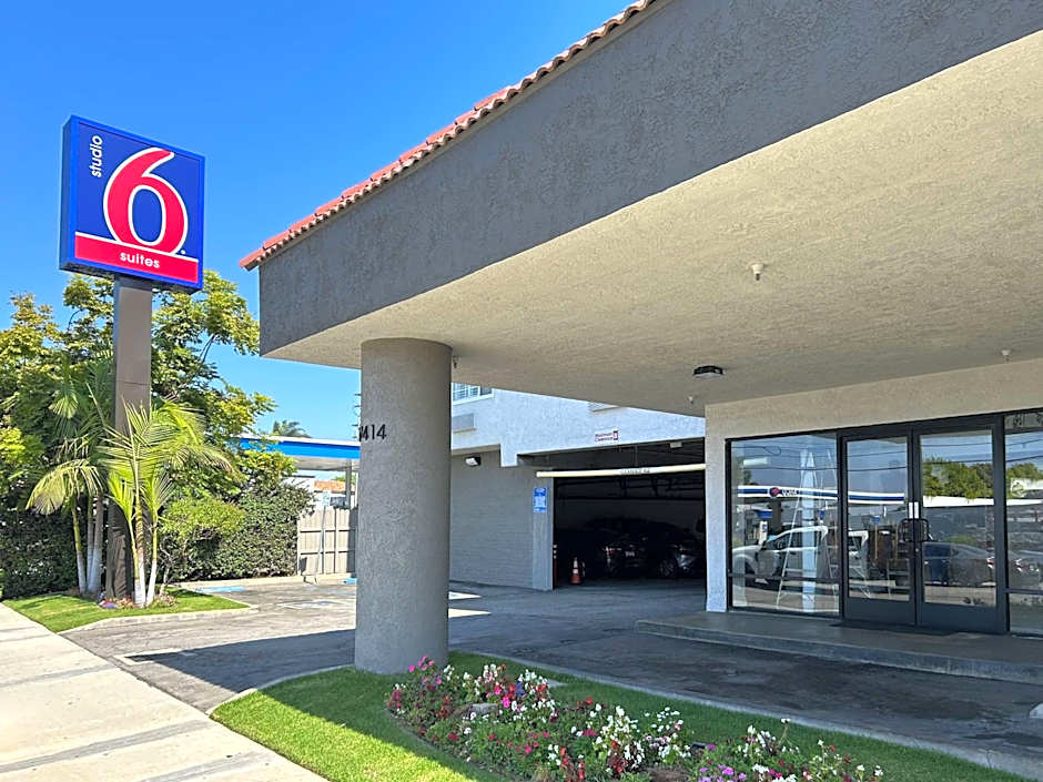 Studio 6 Suites Gardena, CA