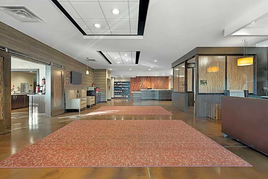 Best Western Plus Lakeview Hotel