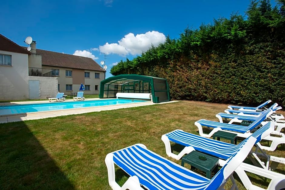 Hotel The Originals Bernay Acropole