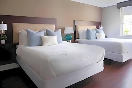 Quadruple Room with Two Queen Beds - Non Smoking