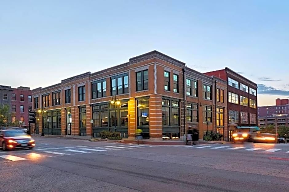 #2BR-1BA Loft Downtown KC in Historic Building