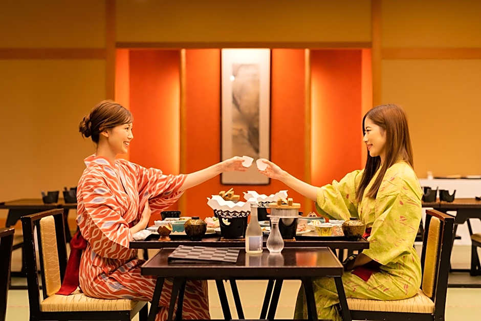 Hotel Hoho "A hotel overlooking the Echigo Plain and the Yahiko mountain range" formerly Hotel Oohashi Yakata-no-Yu