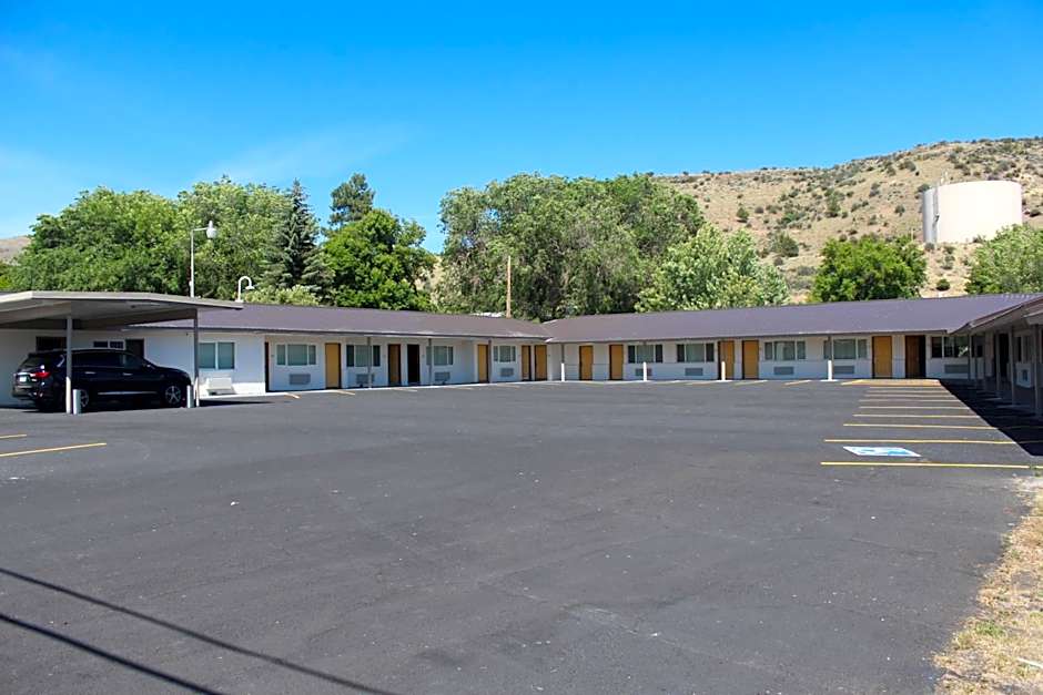 Oregon Trail Inn and Suites