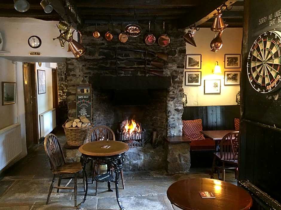 Fox and hounds starbotton