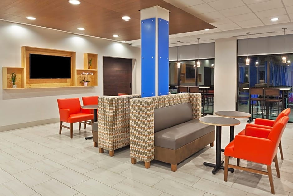 Holiday Inn Express Fayetteville By IHG