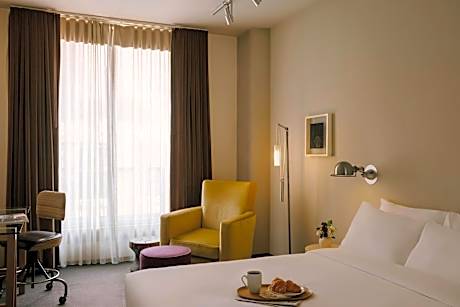 1 Queen Room