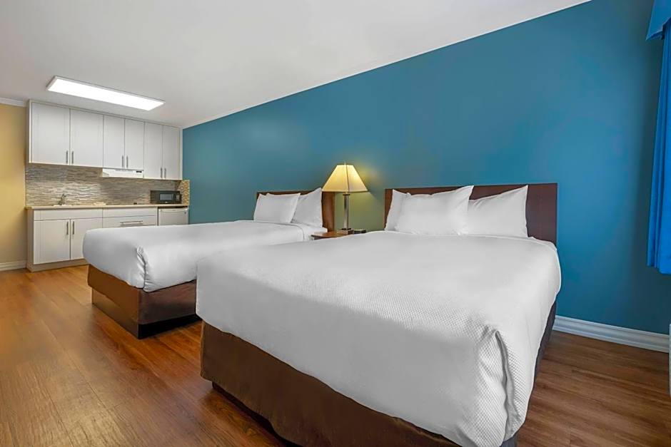 Econo Lodge Inn & Suites