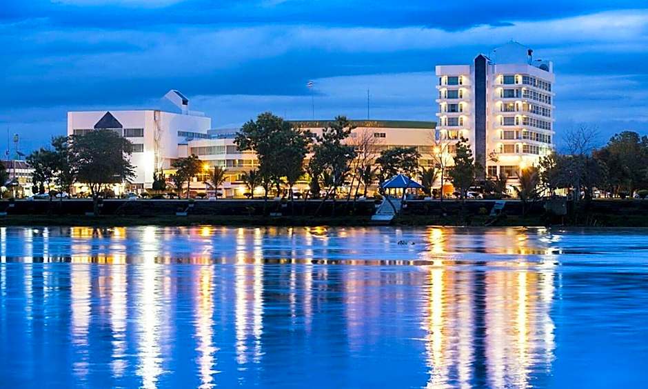 Viangtak Riverside Hotel