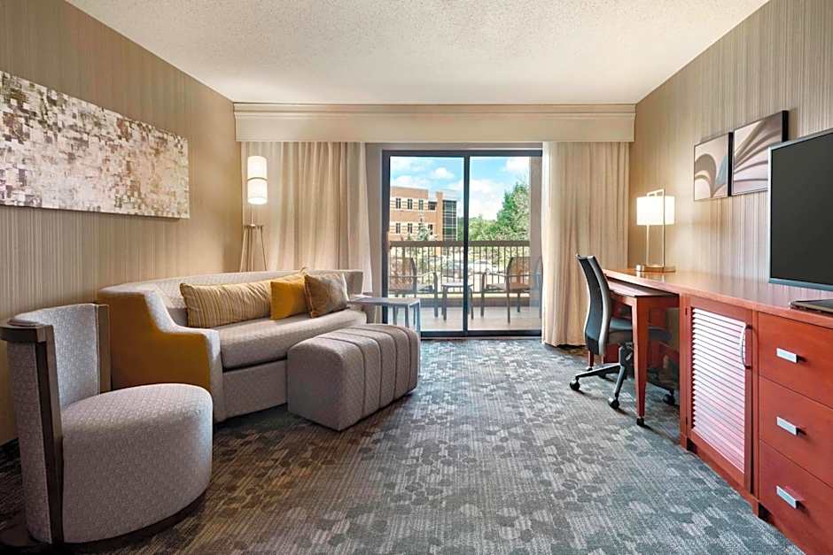 Courtyard by Marriott Akron Fairlawn