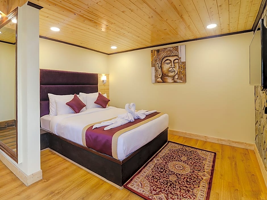 Sumitel Hotel 500 meters from Mall Road