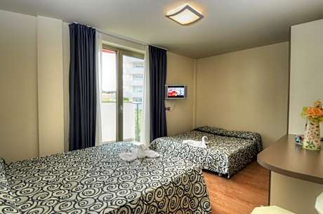 Family Room (2 Adults + 2 Children)