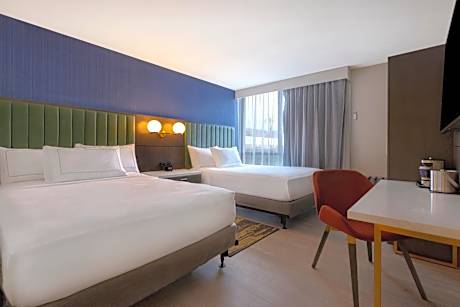 1 Full Mobility/Hearing Access W/Tub